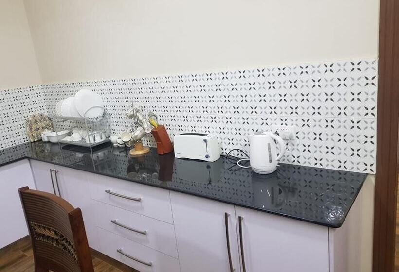 پانسیون Alpha Guest House