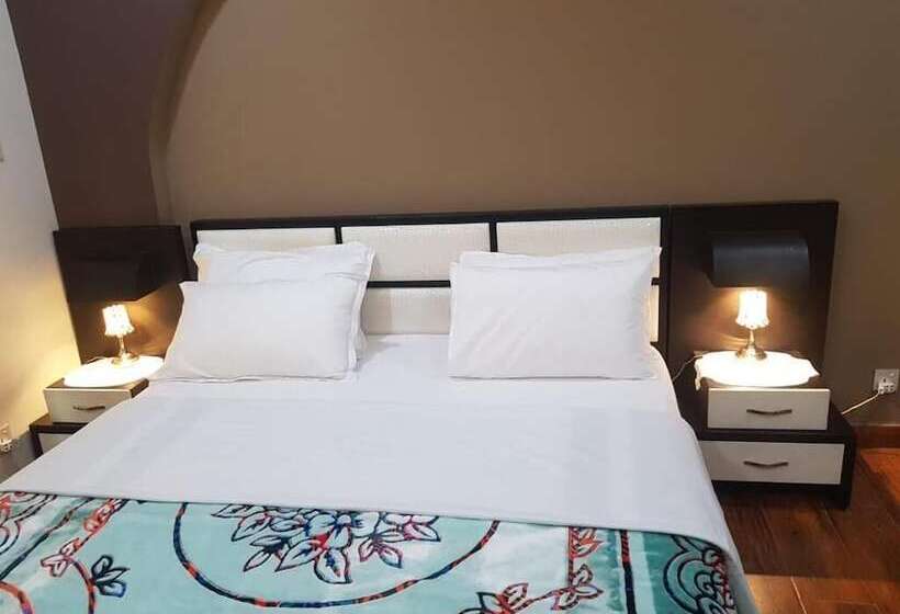 پانسیون Alpha Guest House