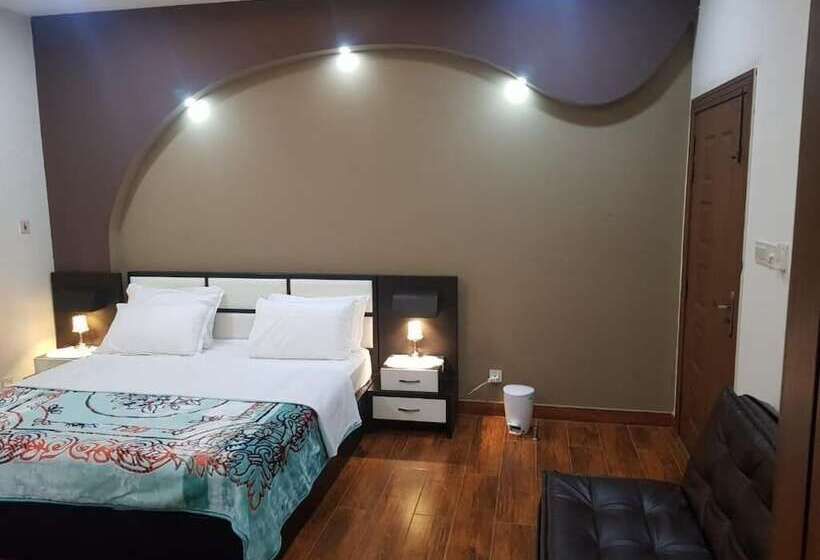 پانسیون Alpha Guest House