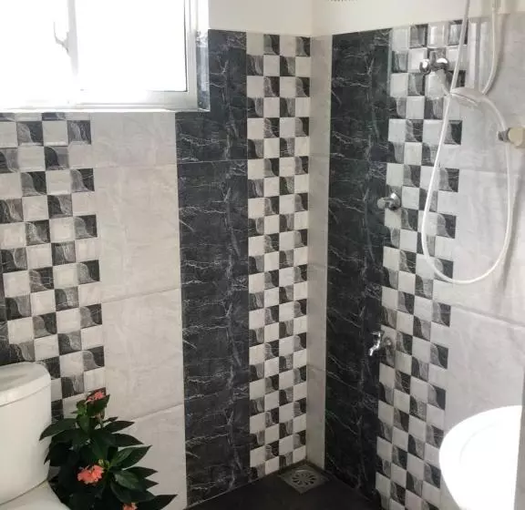 Majatalo Hiriketiya New Radiant House