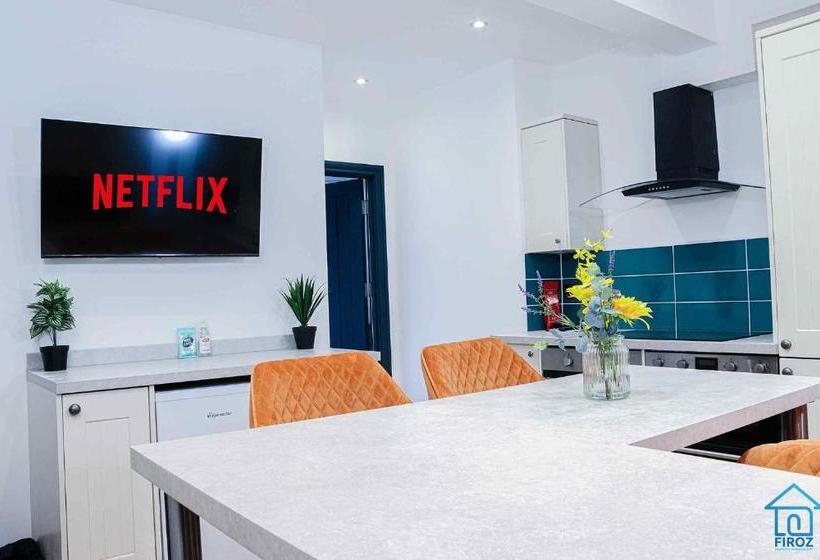 ペンション York Contractor House  Free Road Side Parking, Town Centre Location, Free Wifi & Netflix By Firoz Pr