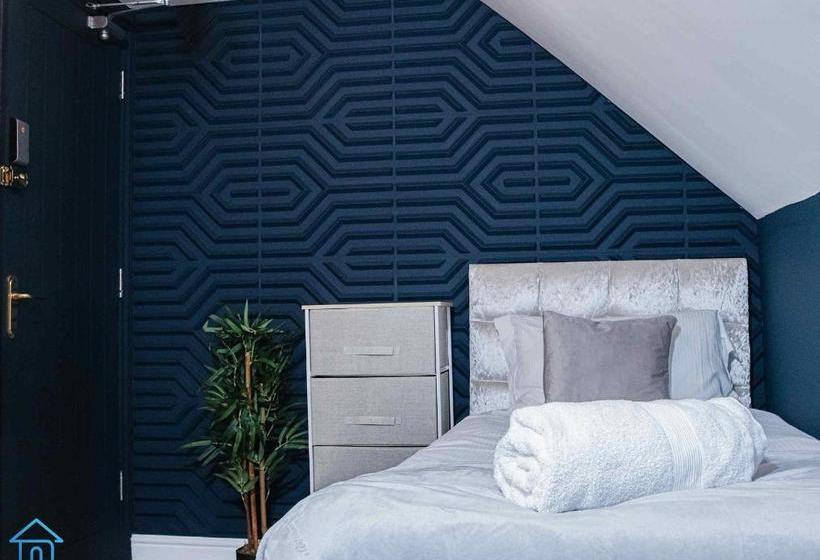 ペンション York Contractor House  Free Road Side Parking, Town Centre Location, Free Wifi & Netflix By Firoz Pr