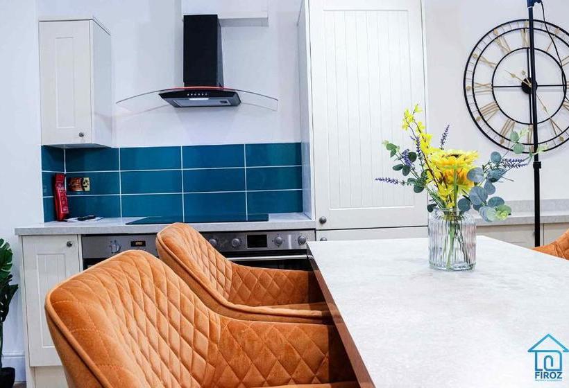 ペンション York Contractor House  Free Road Side Parking, Town Centre Location, Free Wifi & Netflix By Firoz Pr