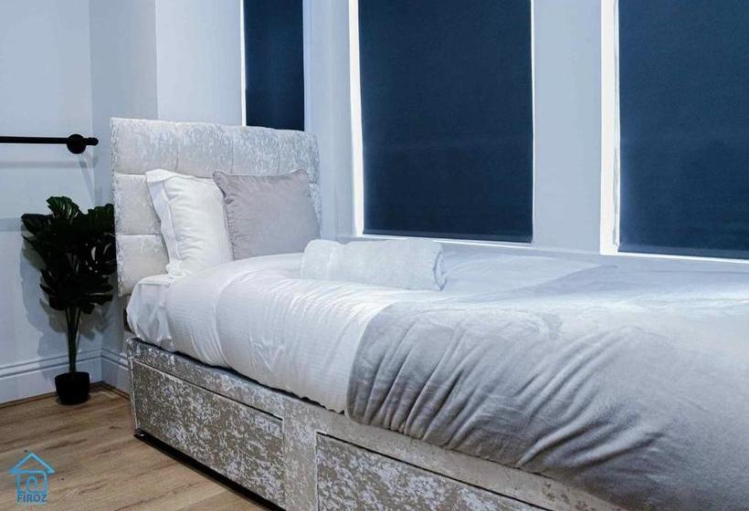 ペンション York Contractor House  Free Road Side Parking, Town Centre Location, Free Wifi & Netflix By Firoz Pr