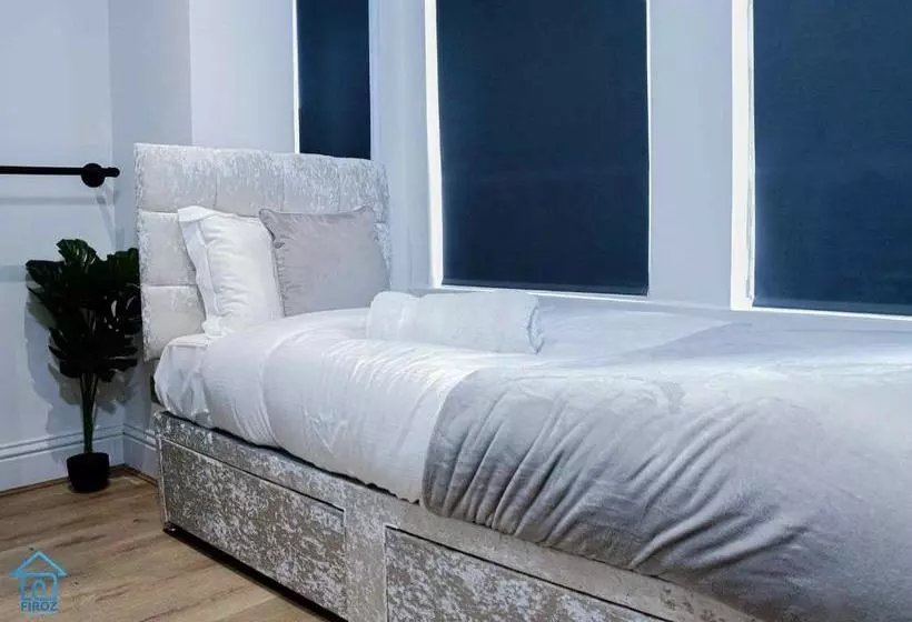 ペンション York Contractor House  Free Road Side Parking, Town Centre Location, Free Wifi & Netflix By Firoz Pr