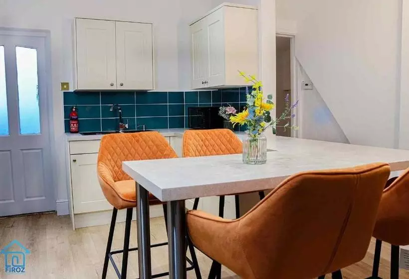 ペンション York Contractor House  Free Road Side Parking, Town Centre Location, Free Wifi & Netflix By Firoz Pr