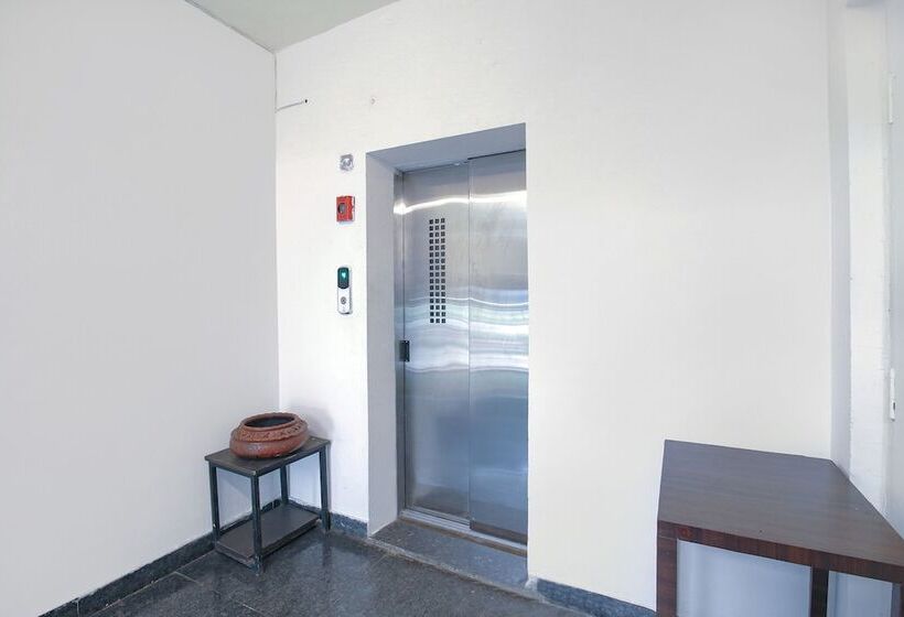 בית מלון כפרי Fabexpress Saket Inn