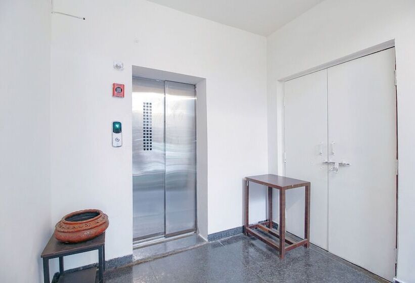 בית מלון כפרי Fabexpress Saket Inn