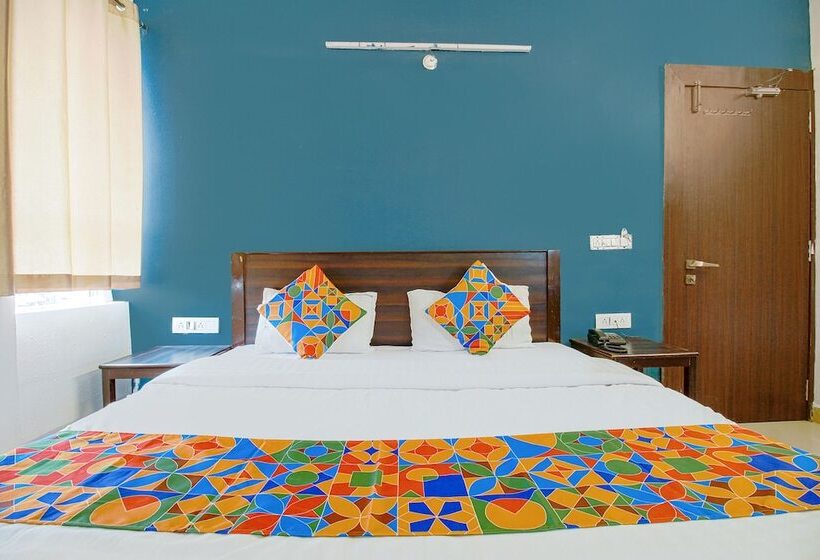 בית מלון כפרי Fabexpress Saket Inn