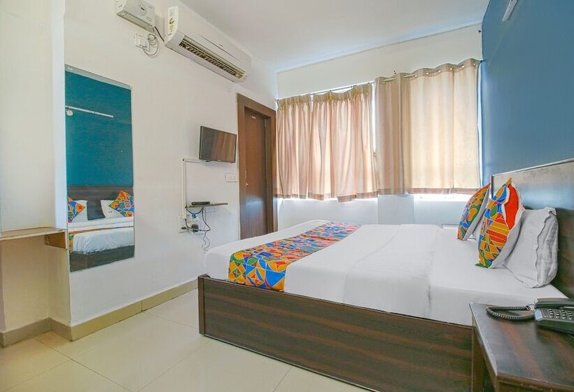 בית מלון כפרי Fabexpress Saket Inn