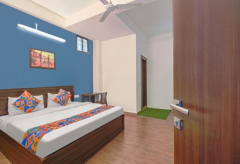 בית מלון כפרי Fabexpress Saket Inn