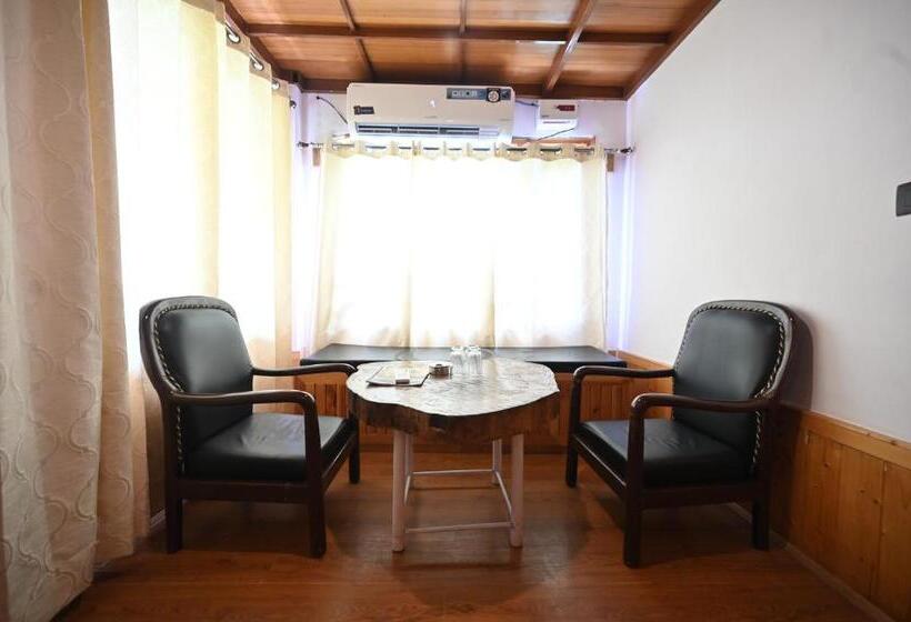 Отель The Hillside