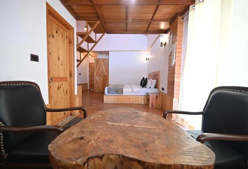 Отель The Hillside