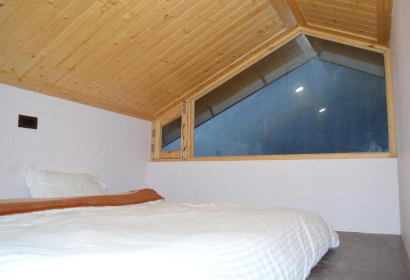 Отель The Hillside