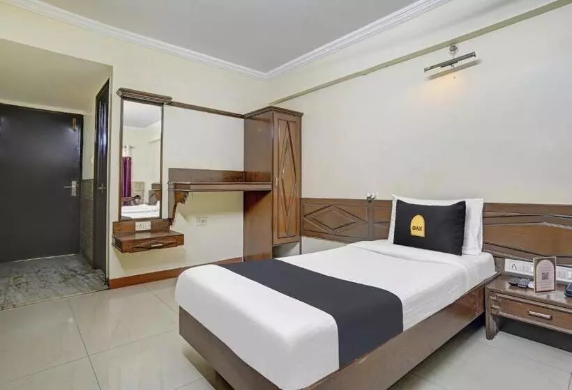 هتل Townhouse Oak Utsav Residency