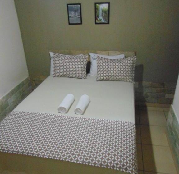 پانسیون Pousada La Luna Dos Pireneus