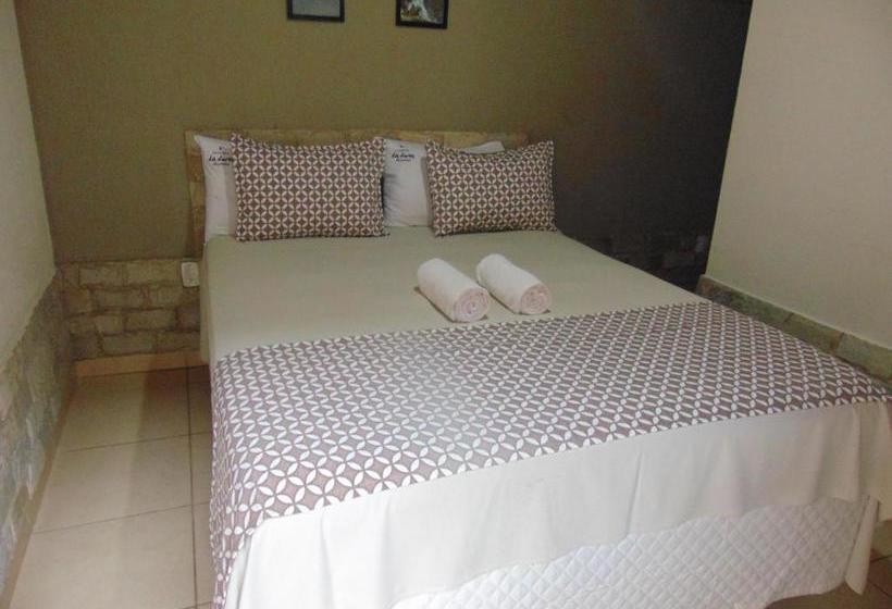 پانسیون Pousada La Luna Dos Pireneus