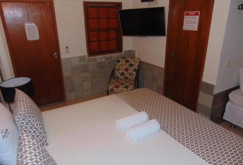 پانسیون Pousada La Luna Dos Pireneus