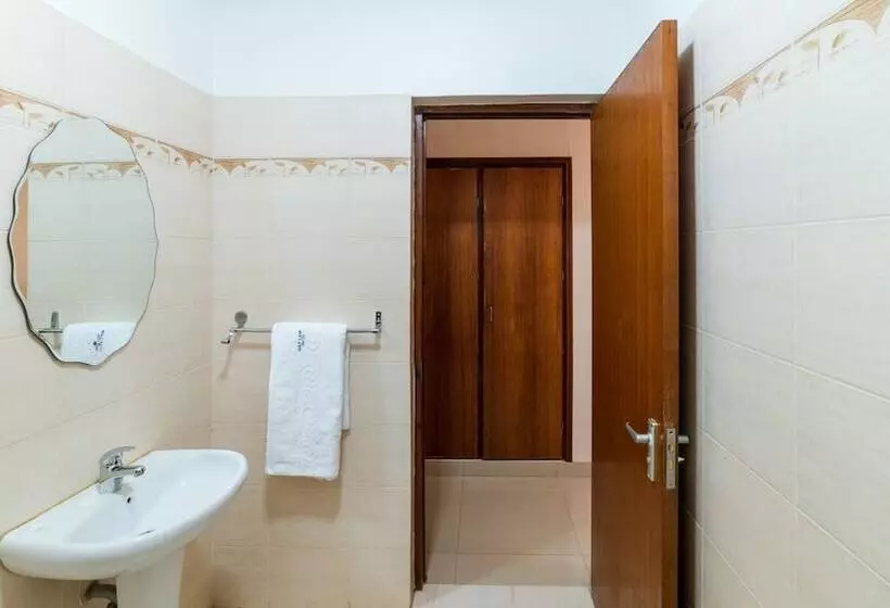 پانسیون Trendy Deluxe Single Rooms In Masaka   1