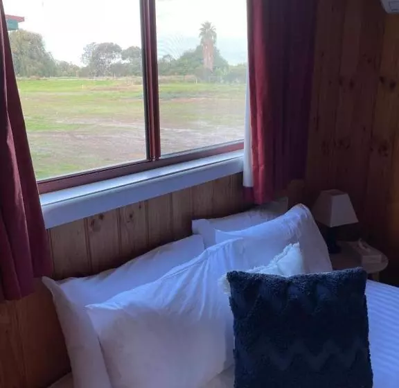 Happy Wanderer Motel Cohuna 70s Style