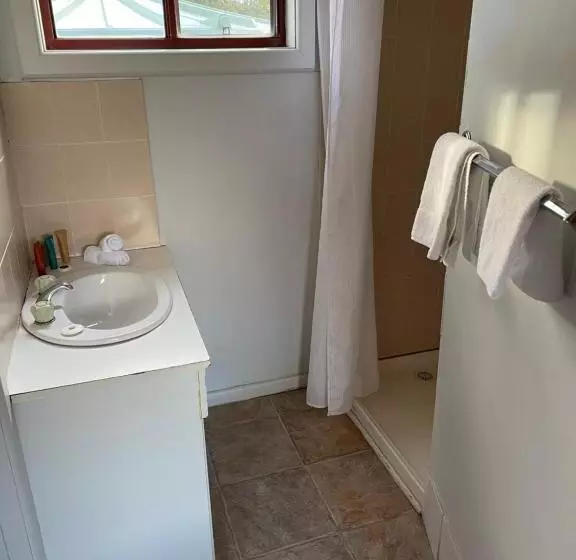 Happy Wanderer Motel Cohuna 70s Style