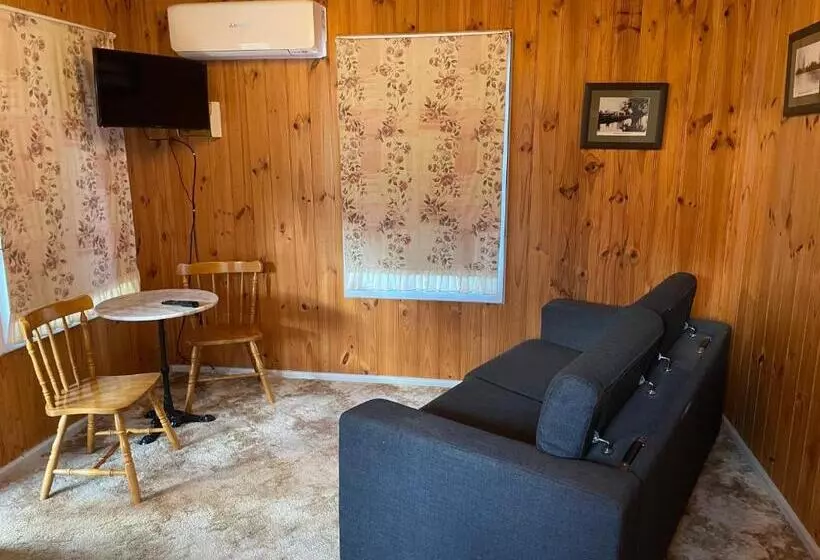 Happy Wanderer Motel Cohuna 70s Style