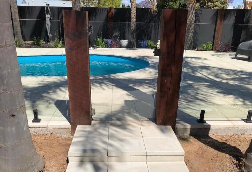 Happy Wanderer Motel Cohuna 70s Style