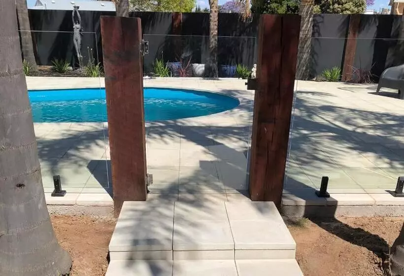 Happy Wanderer Motel Cohuna 70s Style