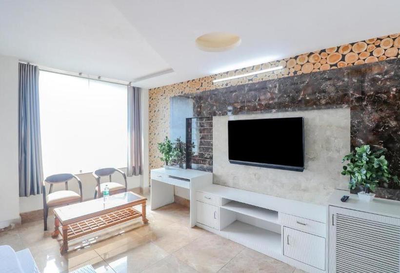 Capital O 72530 Hotel Vivaan