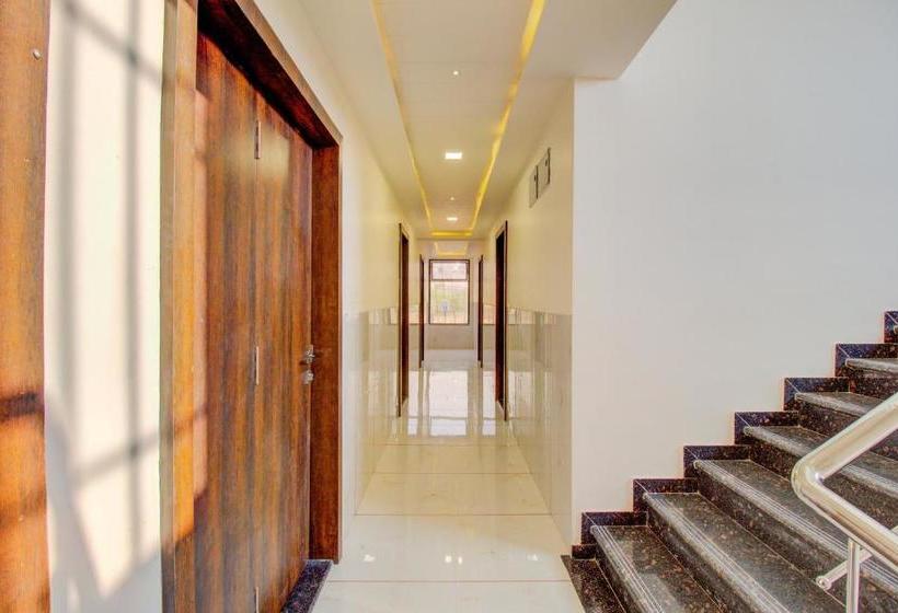 호텔 Capital O Nsk181 Rio Inn