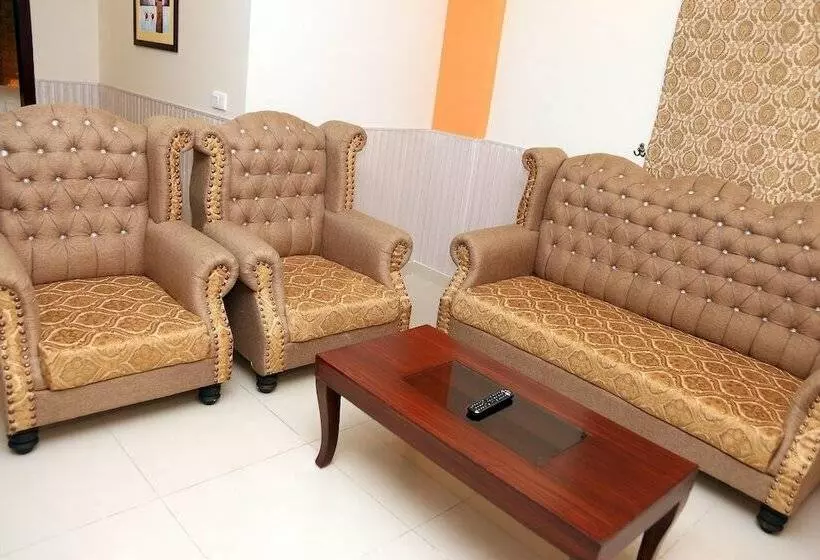 هتل Hak Mall Suites