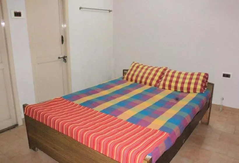 ホテル Visvam Guest House