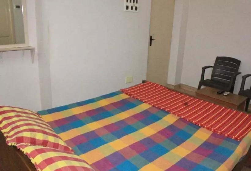 ホテル Visvam Guest House