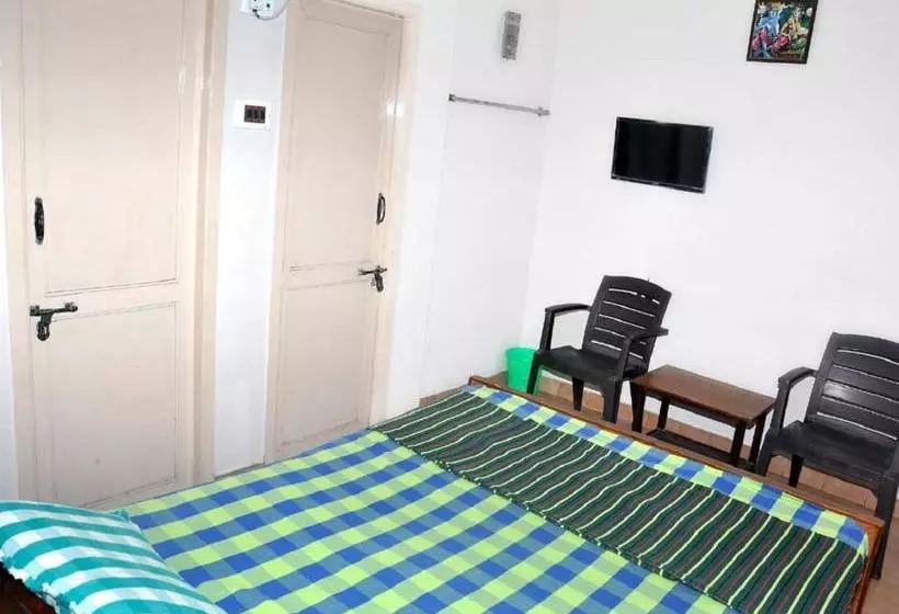 ホテル Visvam Guest House