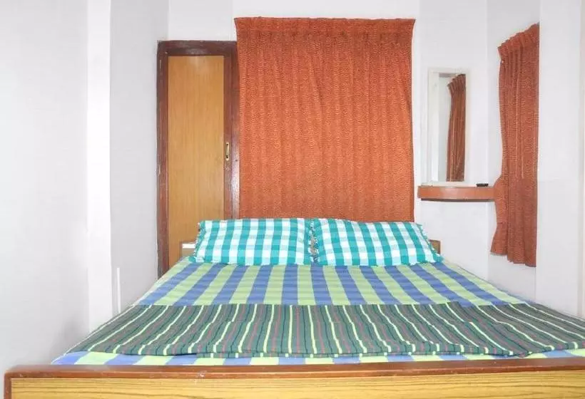 ホテル Visvam Guest House