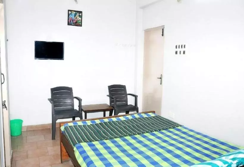 ホテル Visvam Guest House