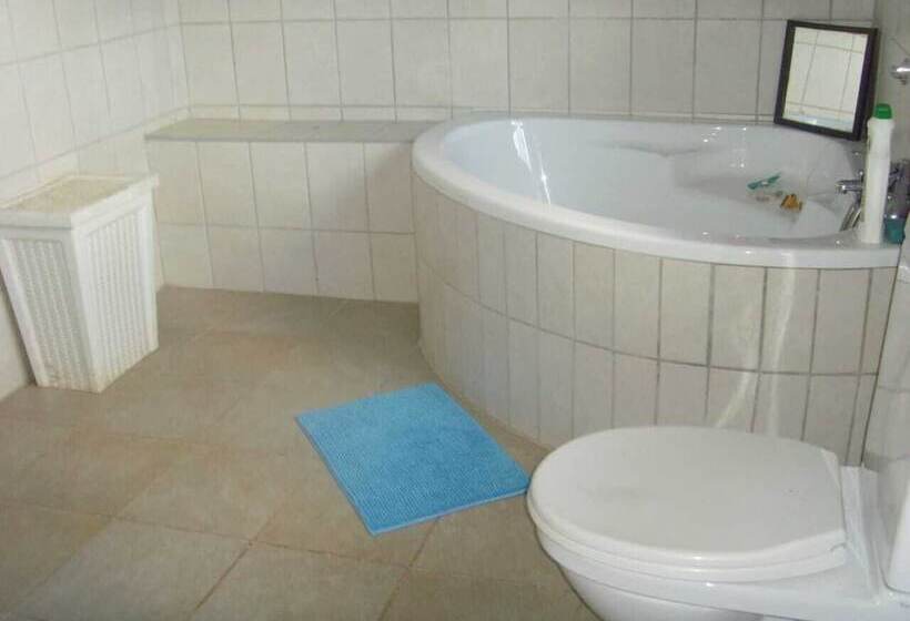 Pension C  Land Guest House Meyerton