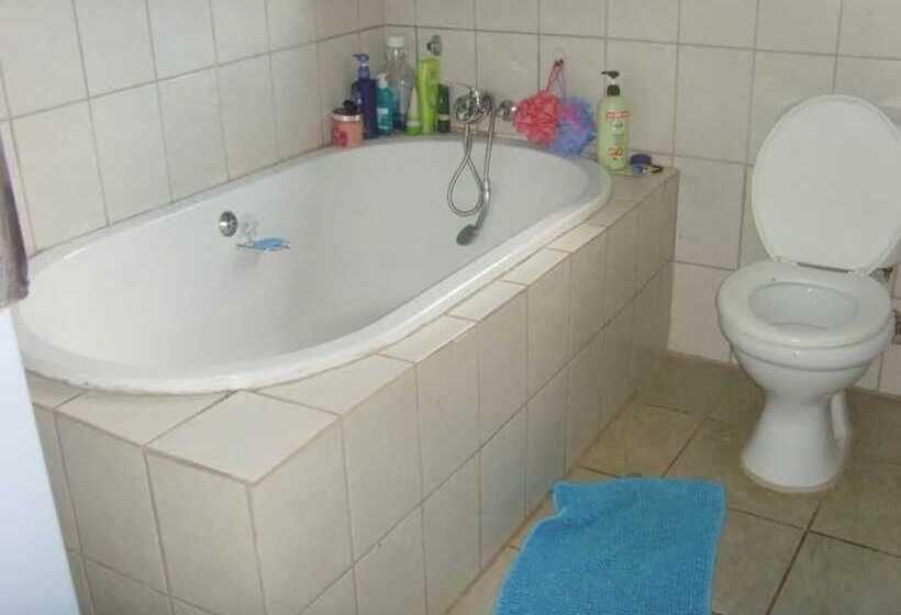 Pension C  Land Guest House Meyerton