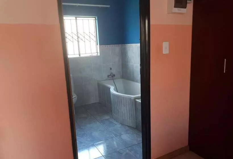 Majatalo C  Land Guest House Meyerton