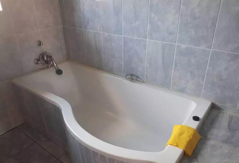 Majatalo C  Land Guest House Meyerton