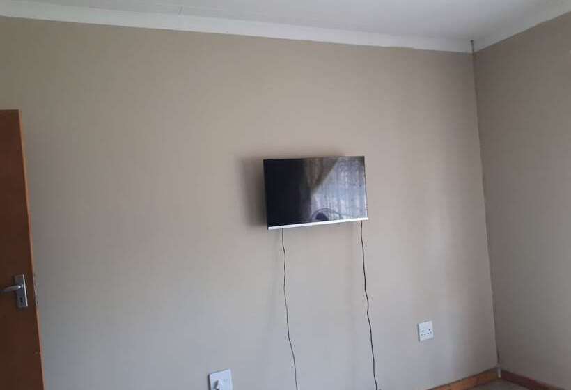 Pension C  Land Guest House Meyerton