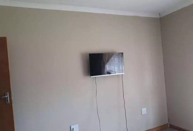 Majatalo C  Land Guest House Meyerton