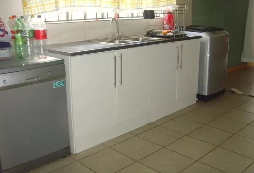 Majatalo C  Land Guest House Meyerton