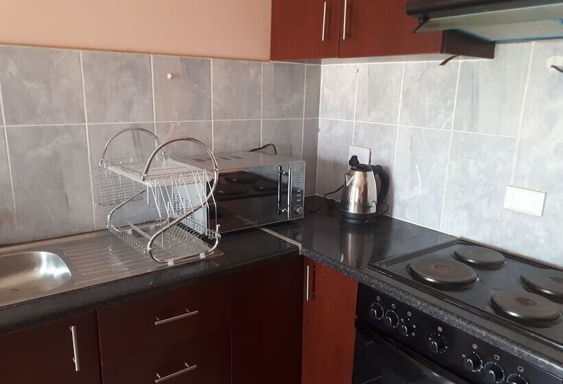 Pension C  Land Guest House Meyerton