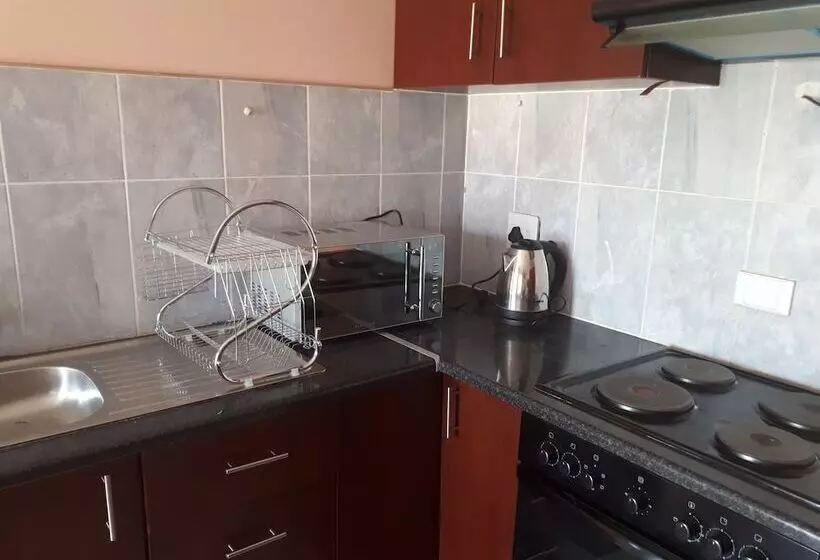 Majatalo C  Land Guest House Meyerton