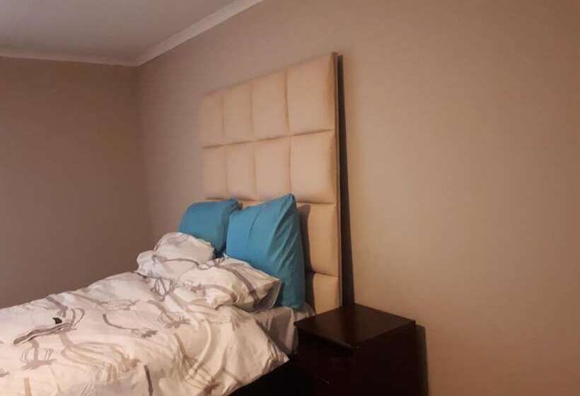 Pension C  Land Guest House Meyerton