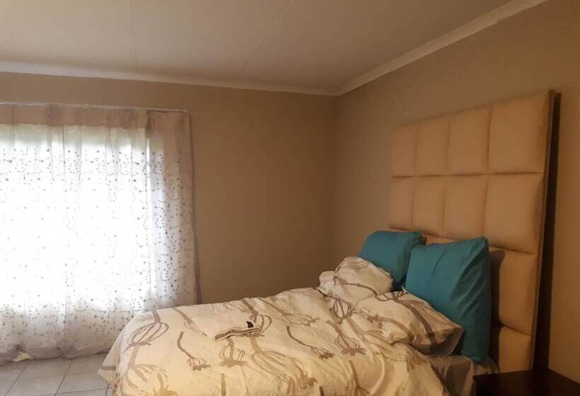 Pension C  Land Guest House Meyerton