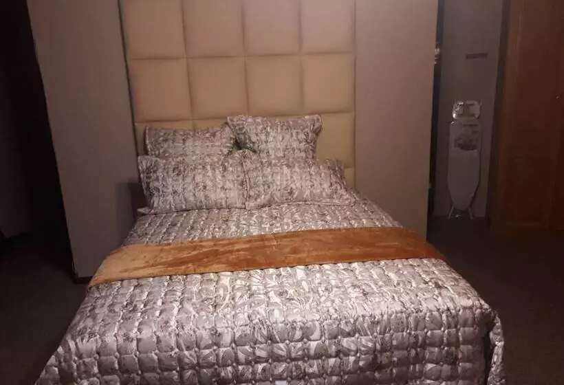 Majatalo C  Land Guest House Meyerton