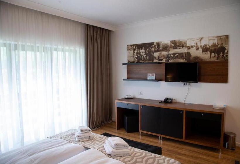 Hotel Mirage Resort & Spa