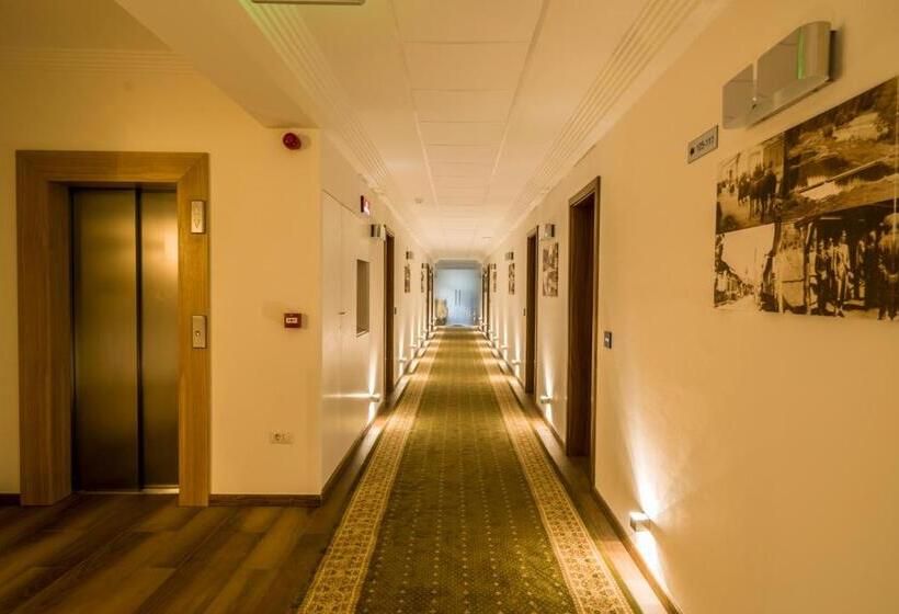 Hotel Mirage Resort & Spa